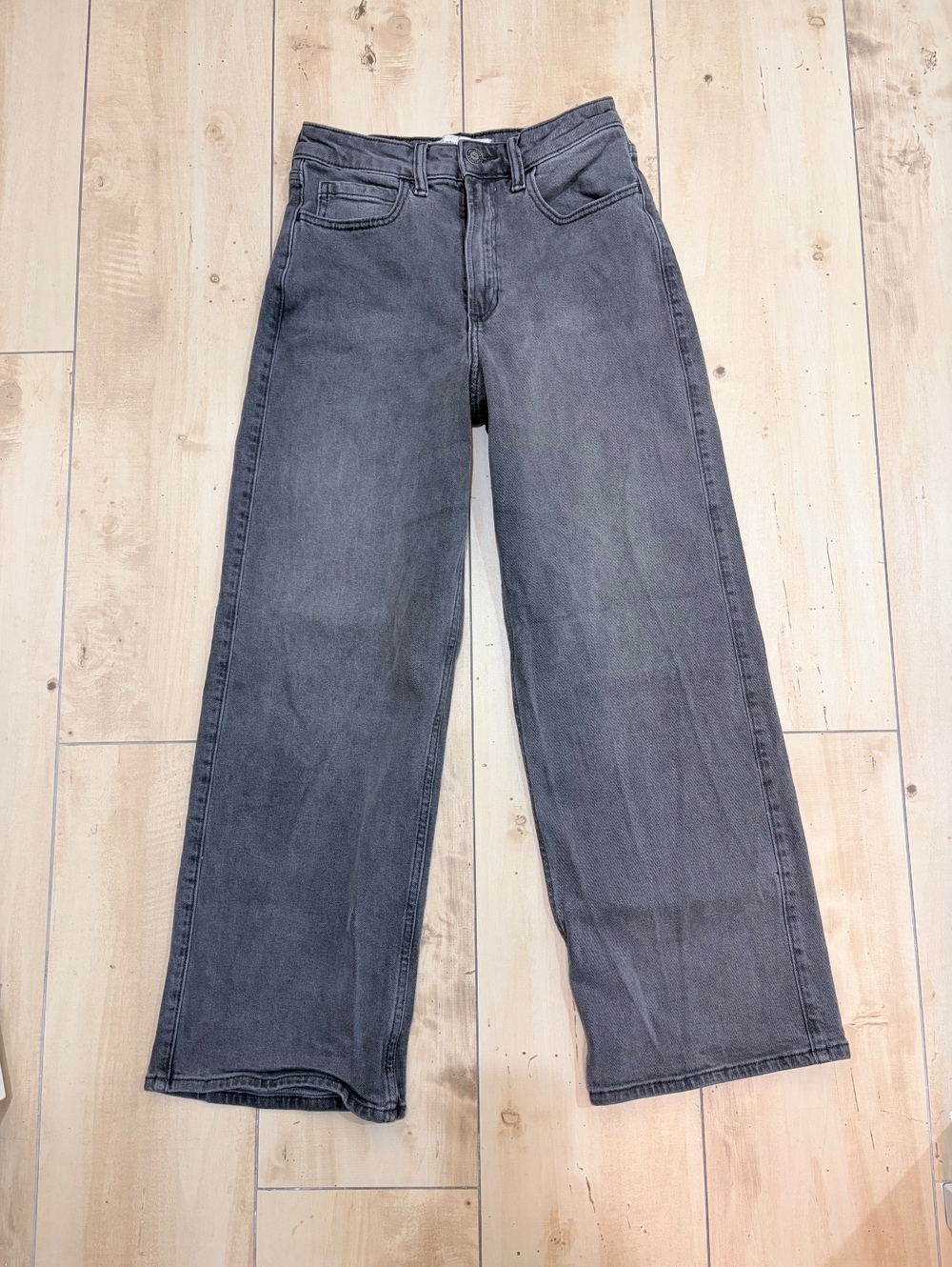 Hollister Women’s Curvy Ultra High-Rise Baggy Jeans Gray W26 Short